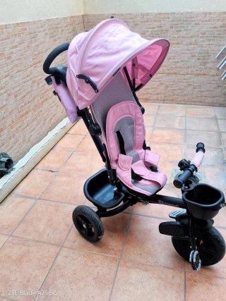Triciclo infantil rosa con capota