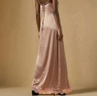 Vestido largo lencero con encaje