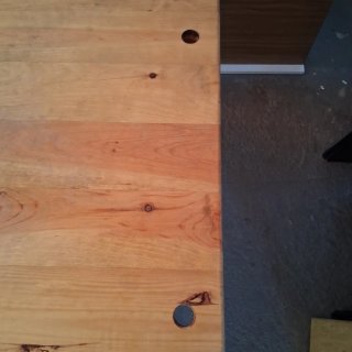 Mesa de madera y metal