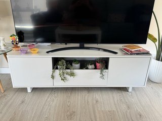 Mesa de TV blanca moderna