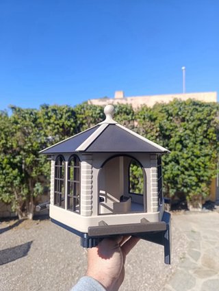 Mangiatoia per uccelli beige e nero