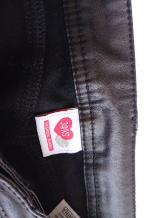 Pantalón efecto piel negro