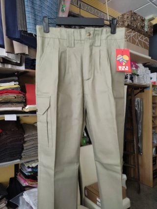 Pantalón caqui corte recto talla 36,38,40