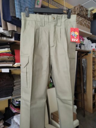 Pantalón caqui corte recto talla 36,38,40