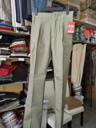Pantalón caqui corte recto talla 36,38,40