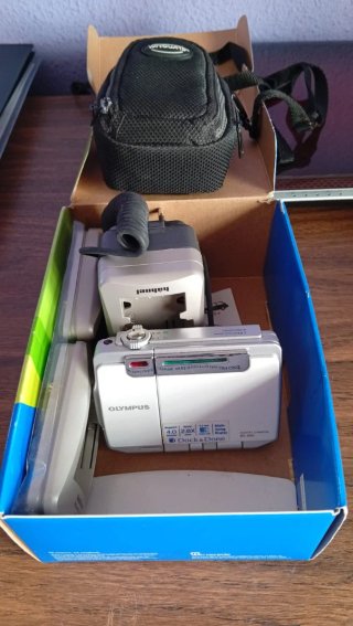 Lote: Cámara Olympus, Teléfonos y Accesorios