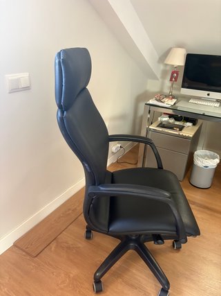Sillón de oficina ergonómico negro