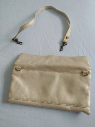 Bolso de mano dorado