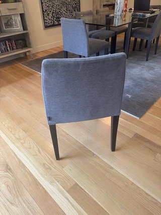 Sillas comedor tapizadas gris, patas madera