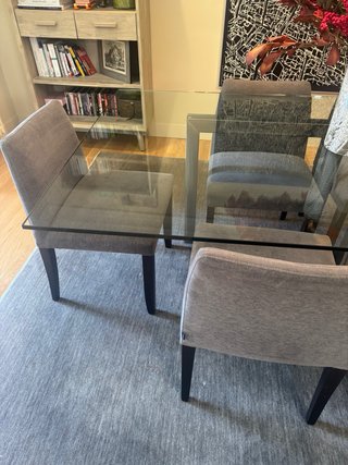 Sillas comedor tapizadas gris, patas madera