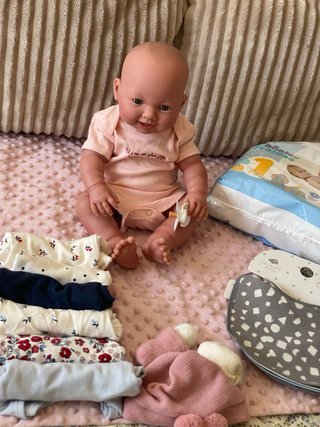 Carro de muñecas con bebe realista Antonio Juan