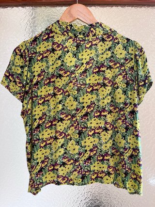 Blusa verde estampada floral talla M