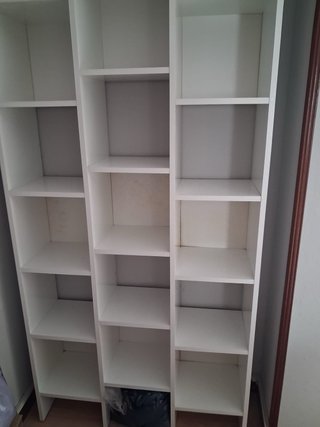 Estantería blanca de madera