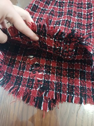 Falda de cuadros roja y negra