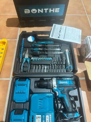 Taladro Bonthe con baterías y accesorios