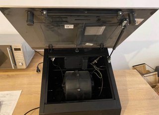 Campana extractora Beko negra