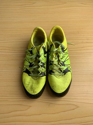 Botas de fútbol Adidas amarillas y negras