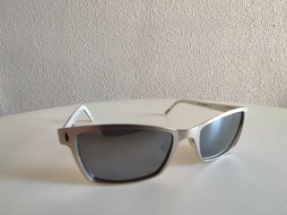 Gafas de sol plateadas