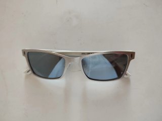 Gafas de sol plateadas