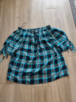 Blusa de cuadros off-shoulder