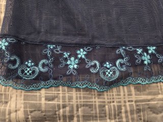 Camiseta de encaje con tirantes ajustables