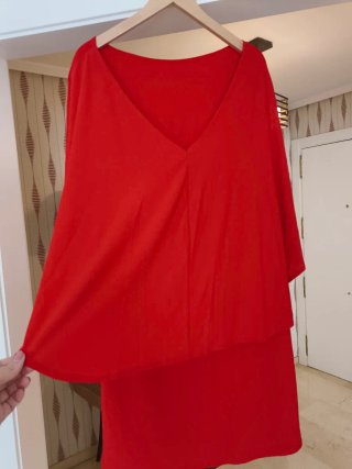 Vestido rojo capa hecho a medida