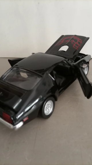 Coche modelo Pontiac 1/24 Negro
