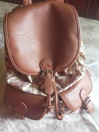 Mochila sin estrenar con estampado de búhos