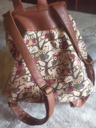 Mochila sin estrenar con estampado de búhos