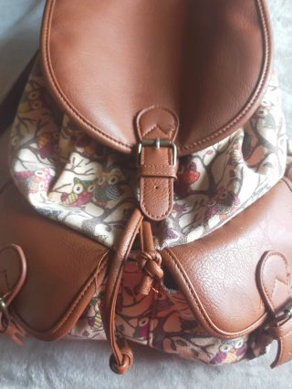 Mochila sin estrenar con estampado de búhos