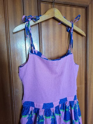 Vestido de playa con piñas