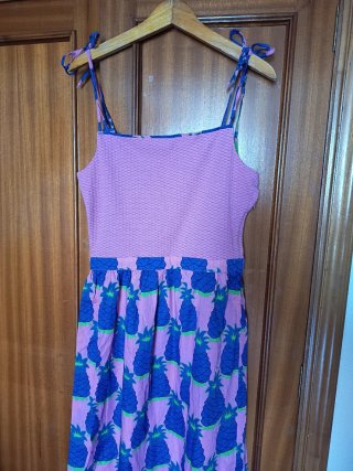 Vestido de playa con piñas