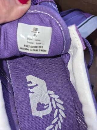 Zapatillas Moradas con Diseño de Llamas