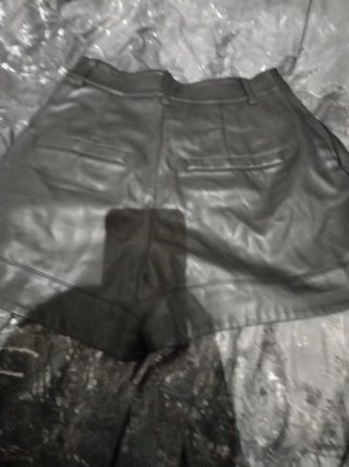 Pantalón corto efecto piel negro