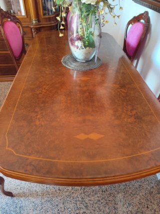 Mesa de comedor y 6 sillas fucsia