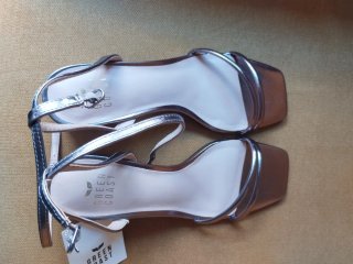 Sandalias Green Coast plateadas tacón mujer