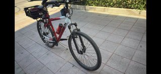 Bicicleta de montaña TREK roja y blanca