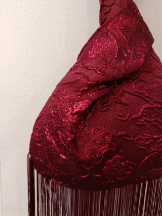 Bolso de mano burdeos, brocado ,con flecos
