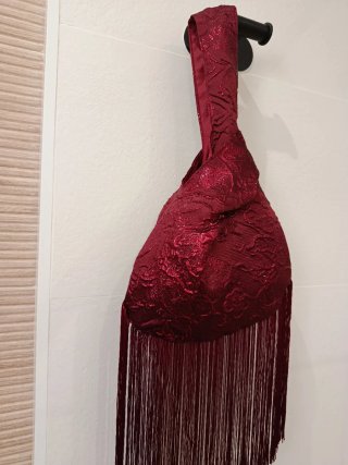 Bolso de mano burdeos, brocado ,con flecos
