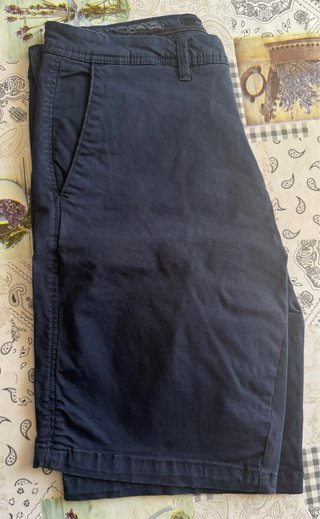 Pantalón corto tipo bermudas azul