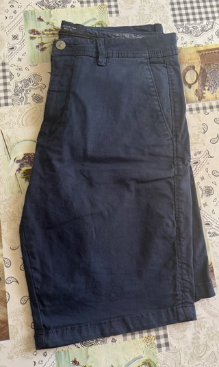 Pantalón corto tipo bermudas azul
