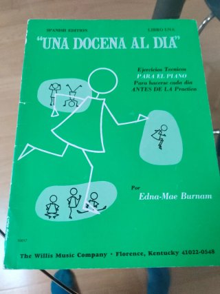 Libro Una Docena Al Día Piano