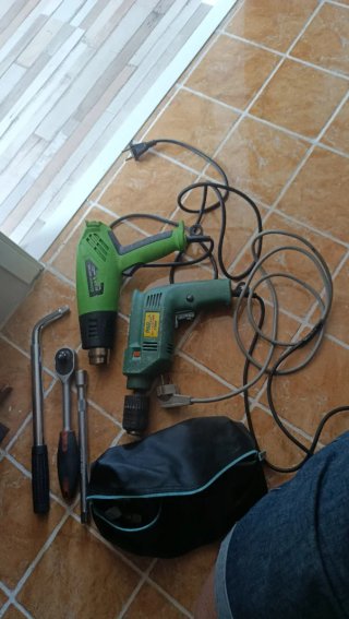 Lote: Pistola calor, taladro, carraca, dados