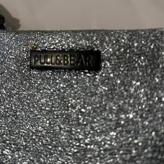 Cartera plateada Pull&Bear