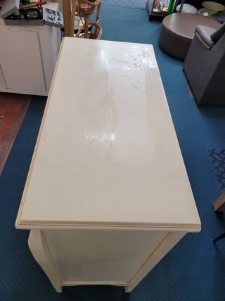 CÓMODA CLÁSICA DE MADERA