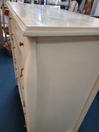 CÓMODA CLÁSICA DE MADERA