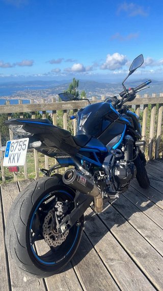 Kawasaki Z900 Negra/Azul