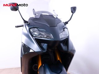 YAMAHA T-MAX 560