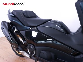 YAMAHA T-MAX 560