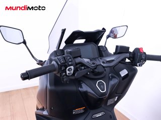 YAMAHA T-MAX 560